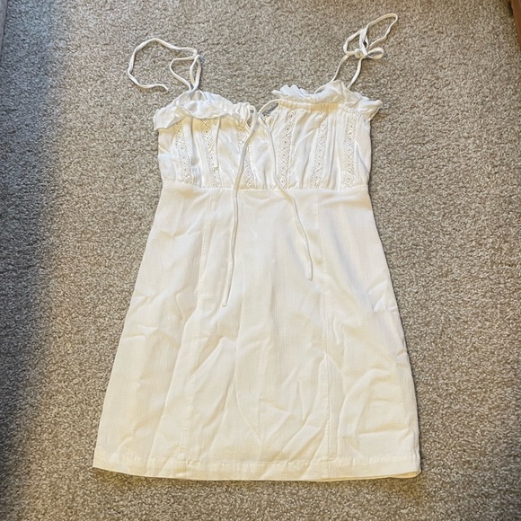White mini dress - Picture 1 of 3